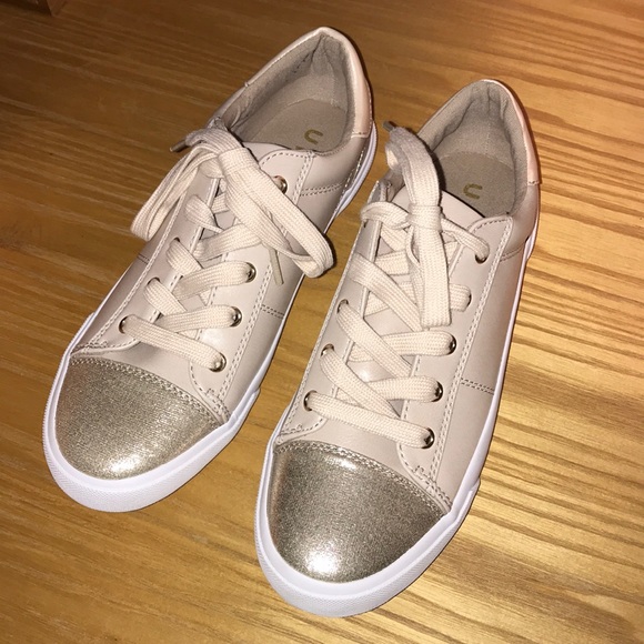 Unisa Shoes - NWT Unisa sneakers